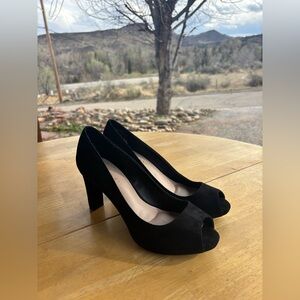 Kelly & Katie Black Suede Peep Toe Heels Block Heel Pumps Size 8.5